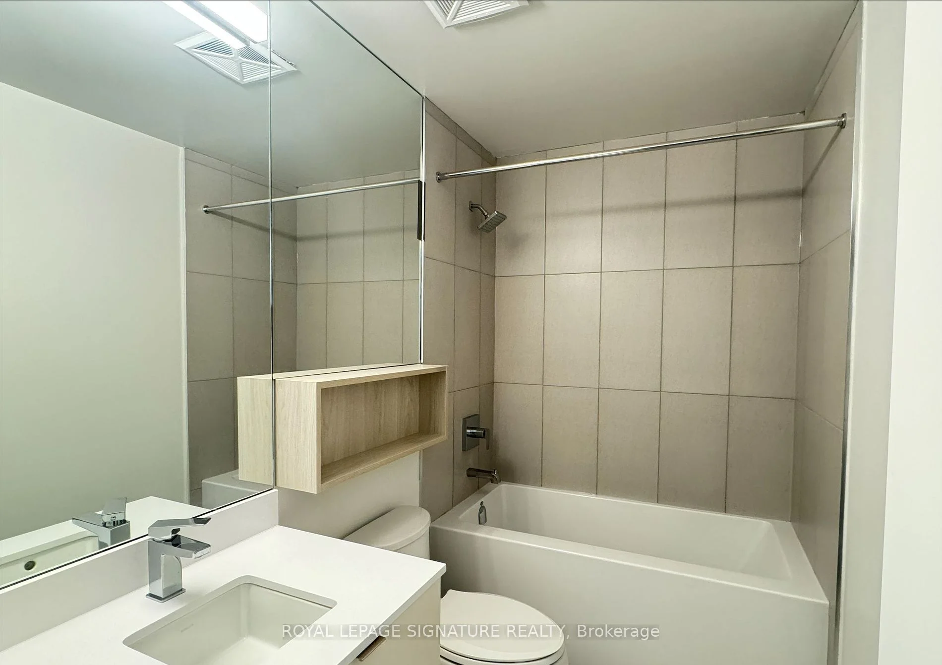 70 Princess Street 1606, Toronto C08, ON M5A 0X6