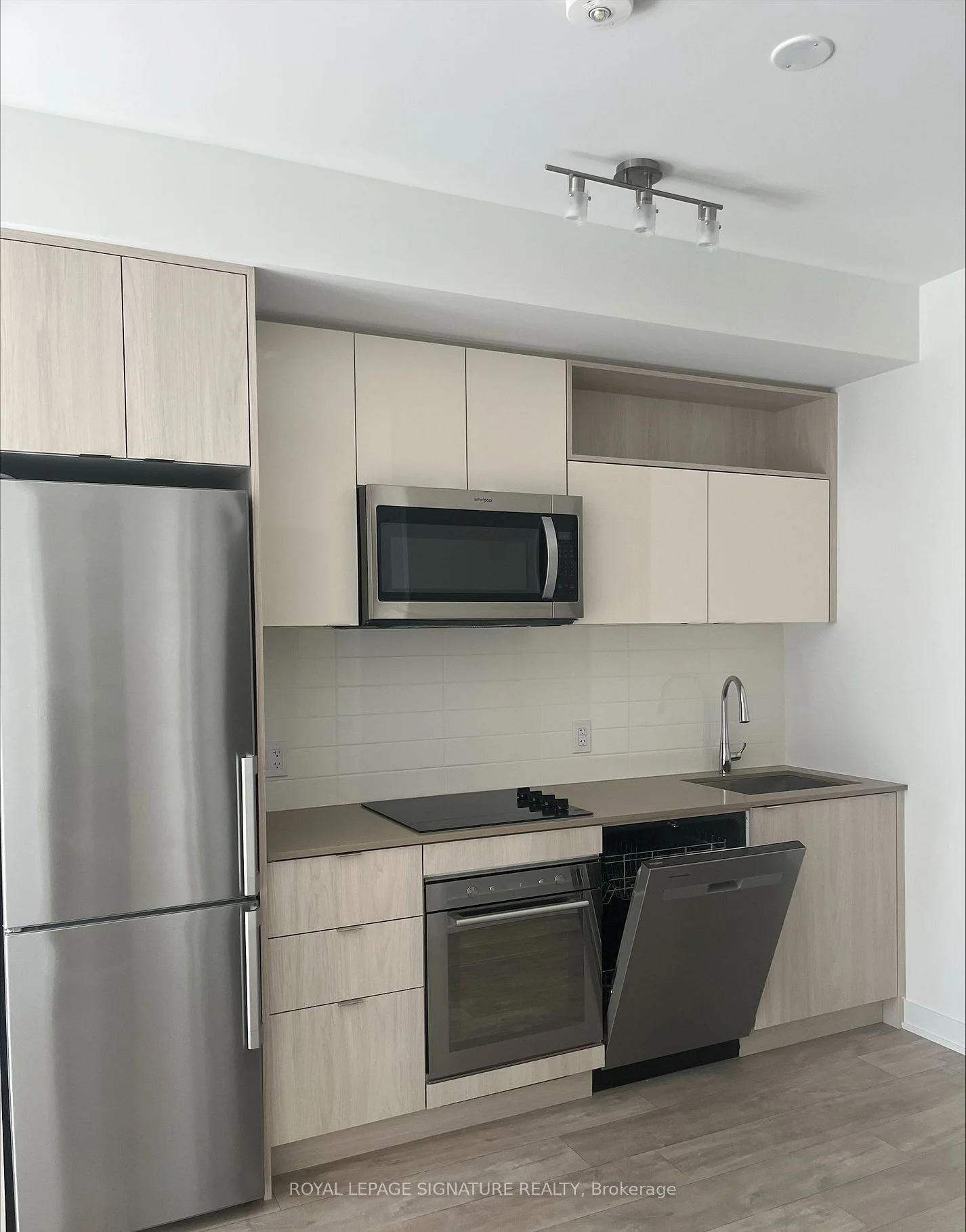 60 Princess Street 526 Se, Toronto C08, On M5a 2c7