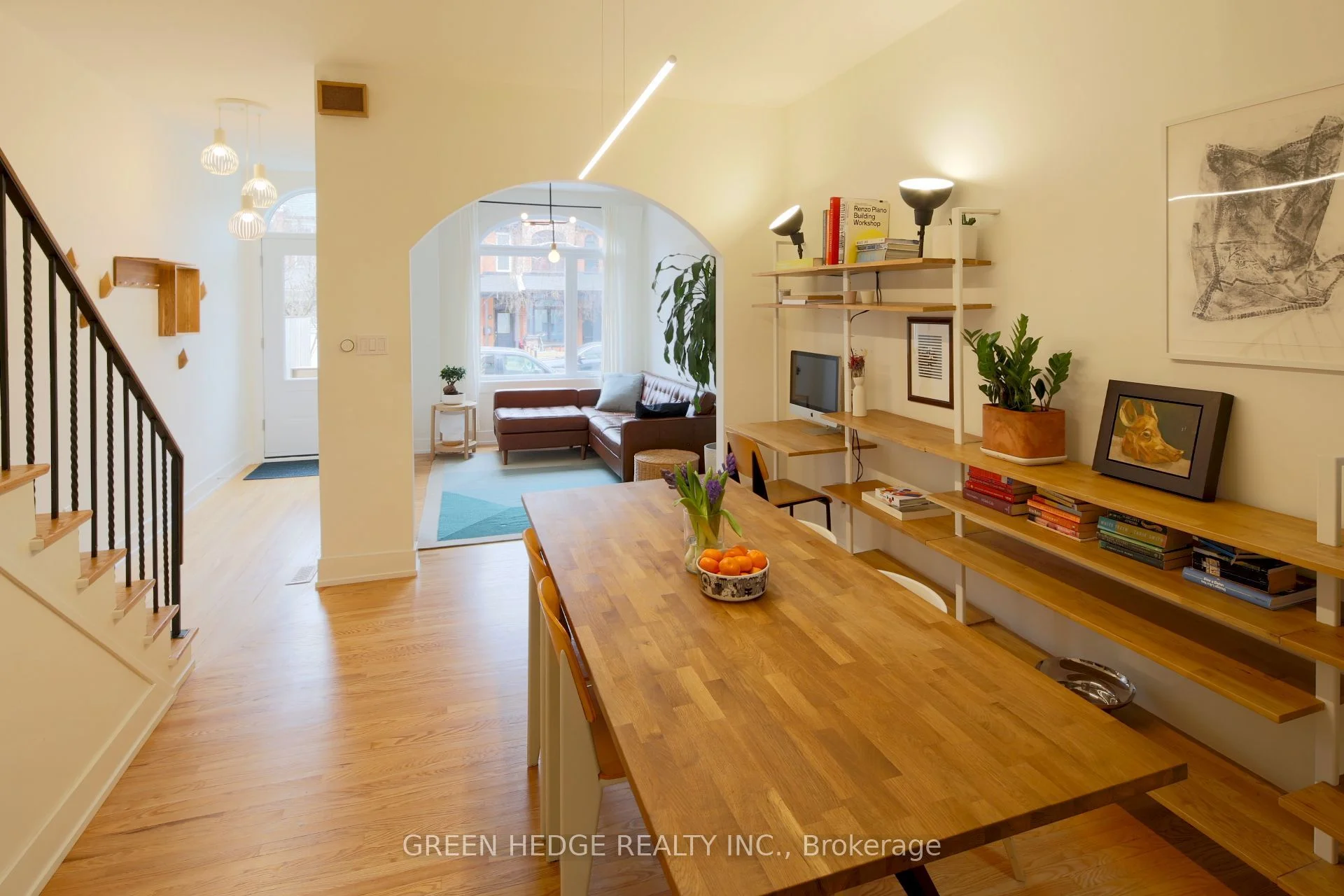 Att/Row/Townhouse in Toronto