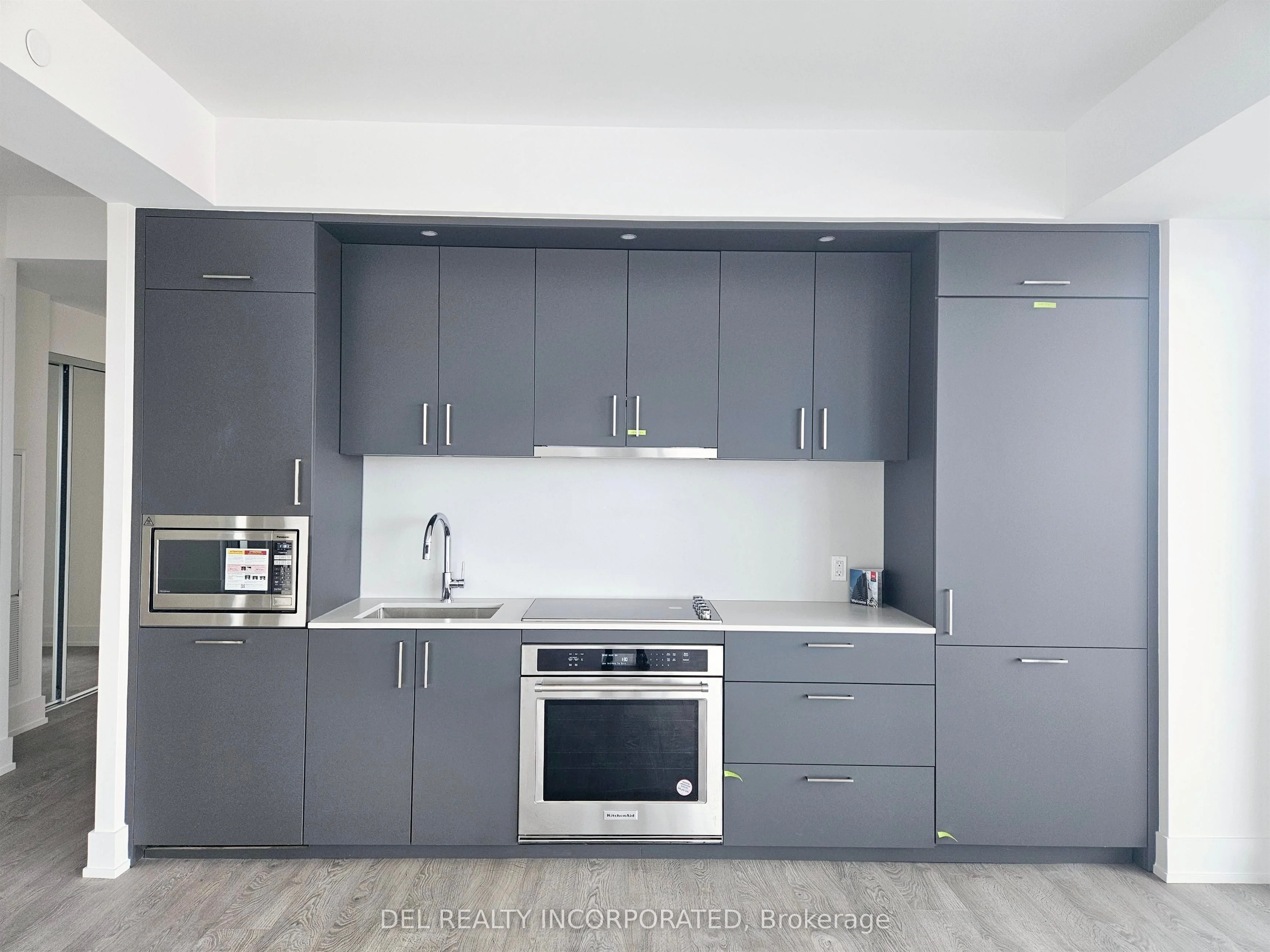 10 Inn On The Park Drive 2204, Toronto C13, On M3c 0p9