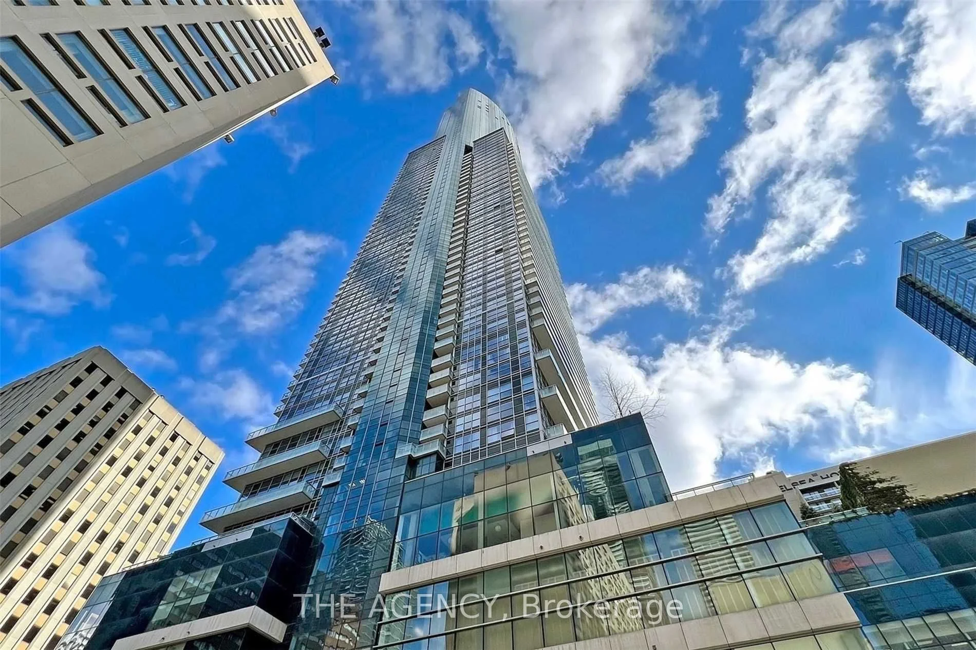 386 Yonge Street 711, Toronto C01, On M5b 0a5