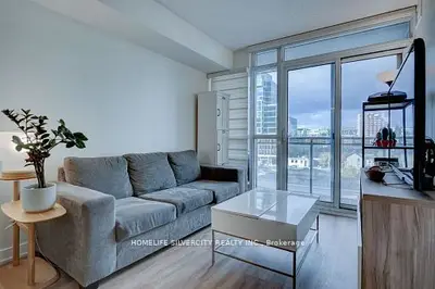 15 Iceboat Terrace 641, Toronto C01, On M5v 4a5