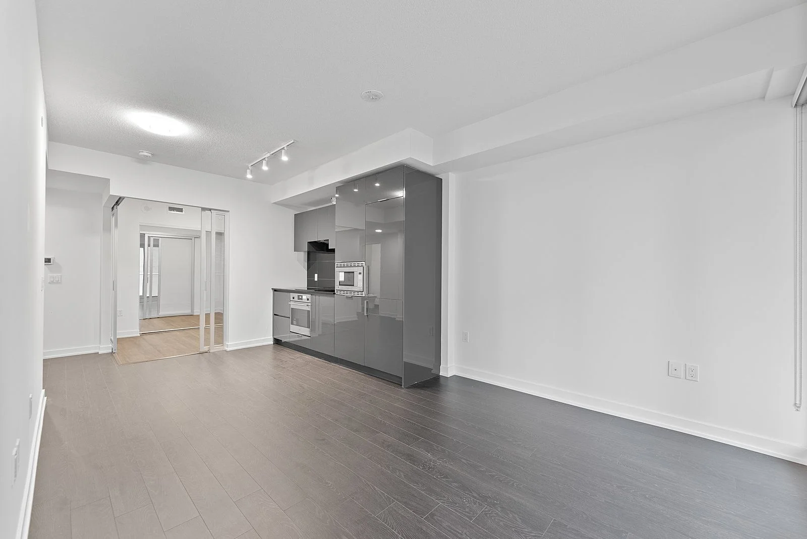 230 Simcoe Street 1129, Toronto C01, On M5t 0g7