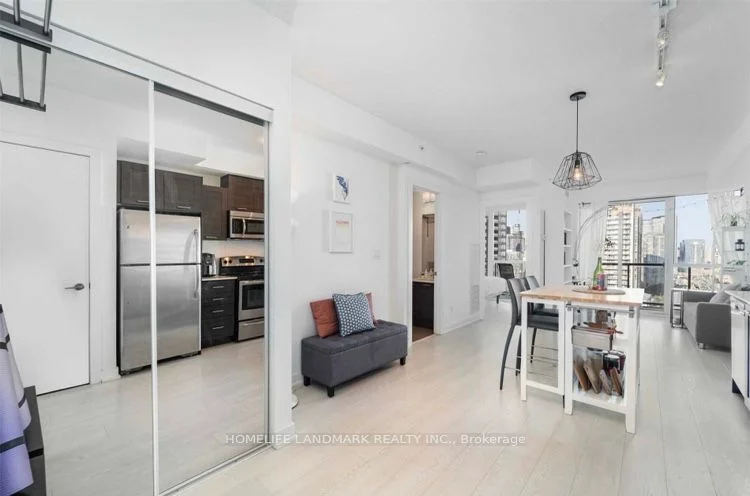 20 Bruyeres Mews 2706, Toronto C01, ON M5V 0G8