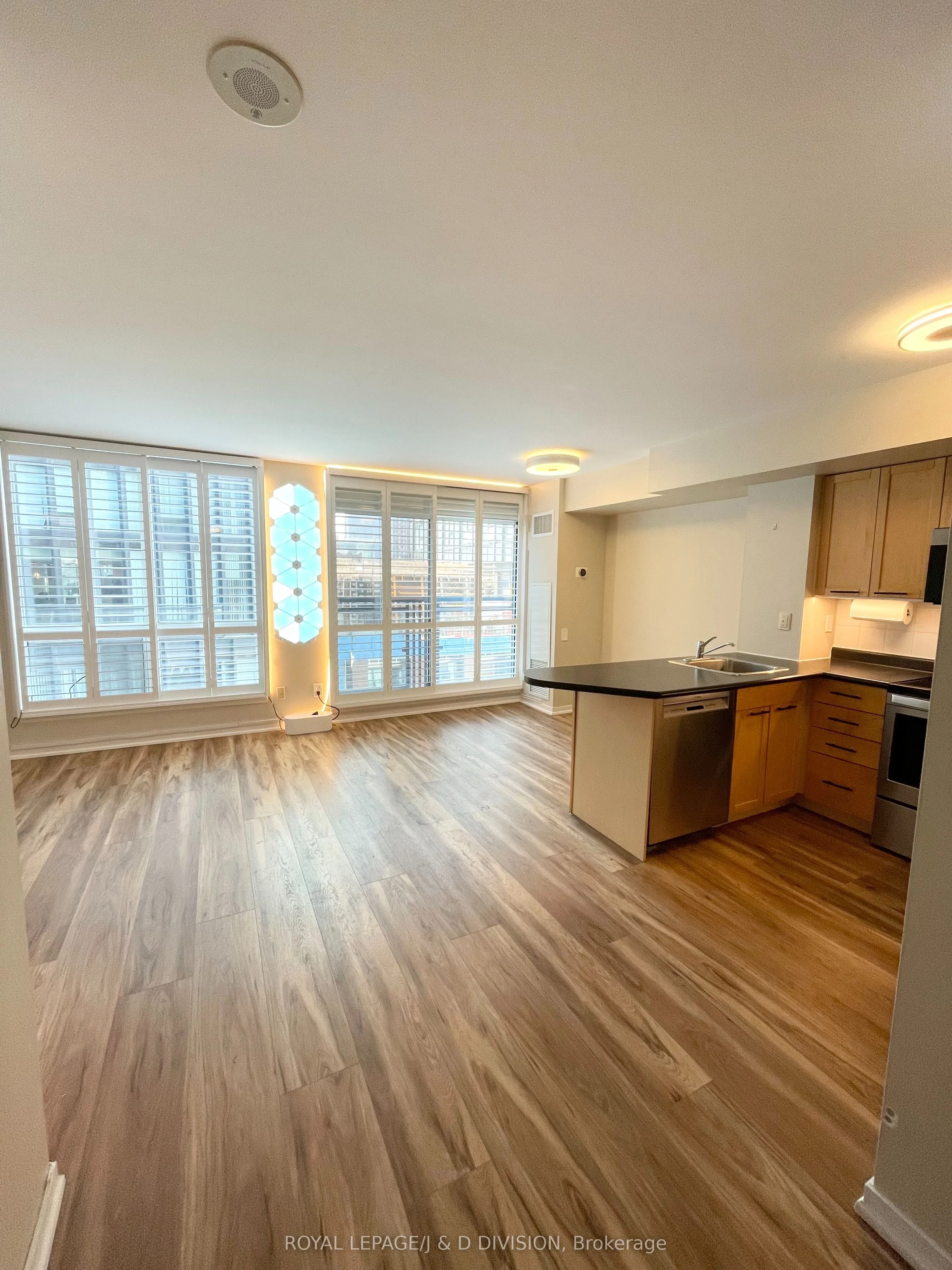 75 Dalhousie Street 614, Toronto C08, On M5b 2r9