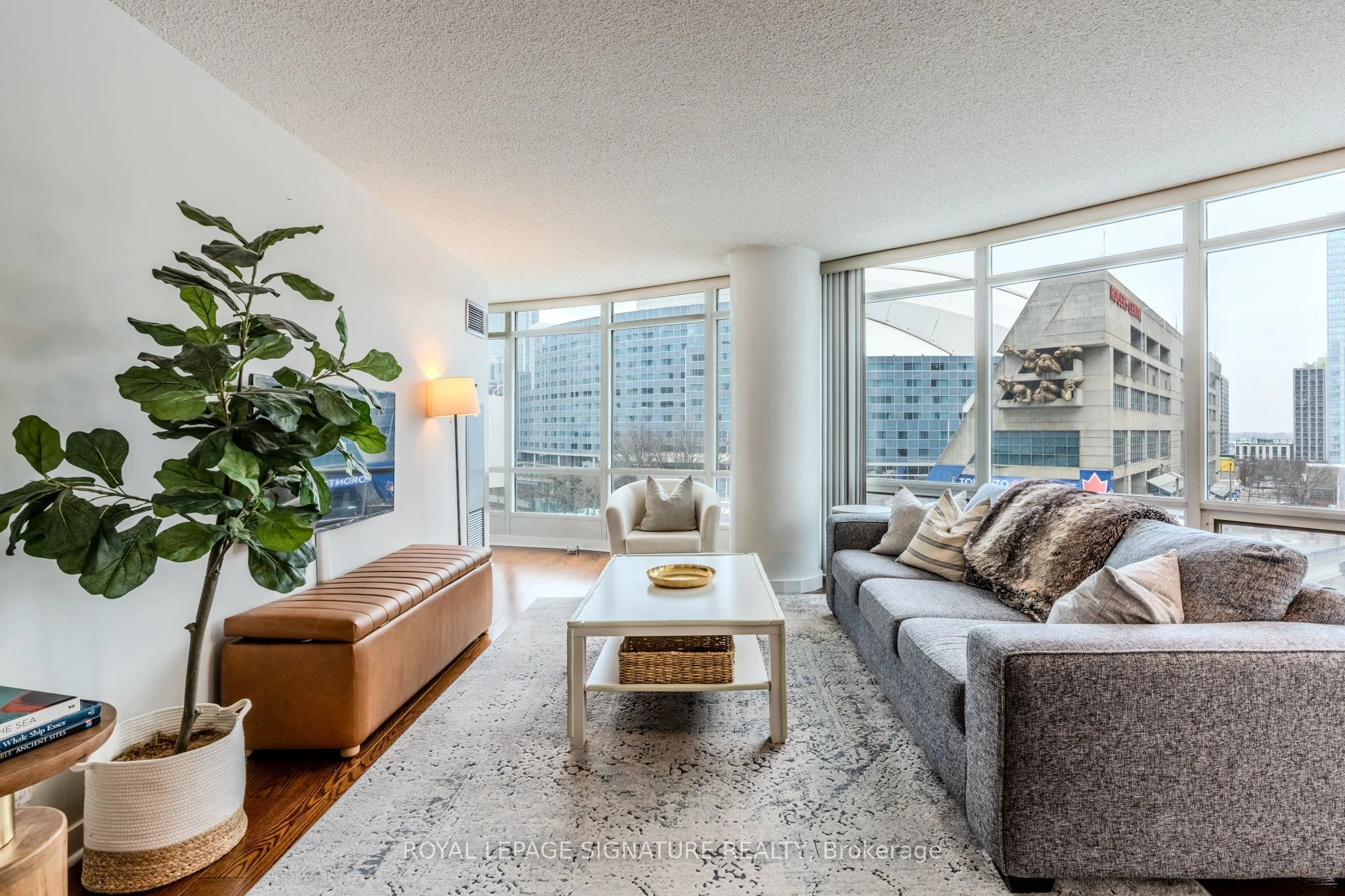 Condo Apartment in Toronto