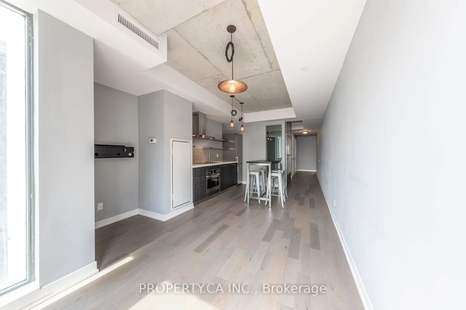 560 King Street W 425, Toronto C01, On M5v 1m3