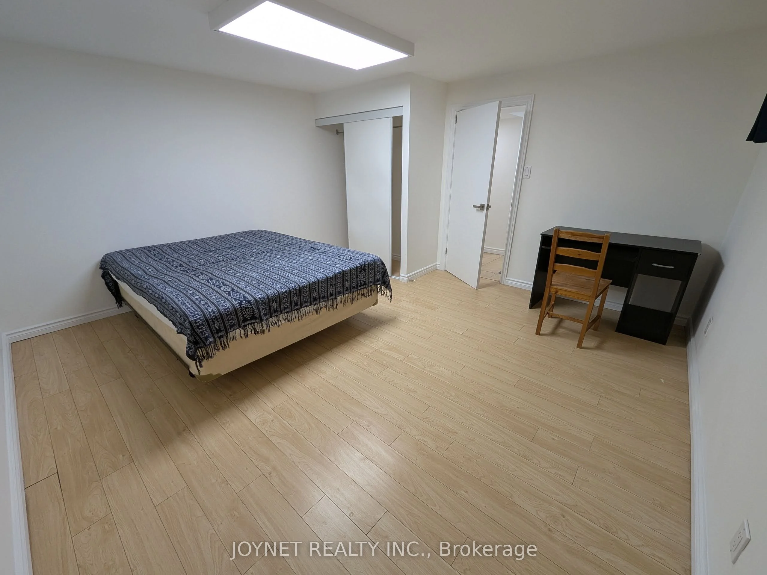 Room in Toronto