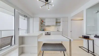 197 Yonge Street 5803, Toronto C08, On M5b 0c1
