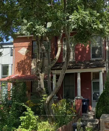 Att/Row/Townhouse in Toronto