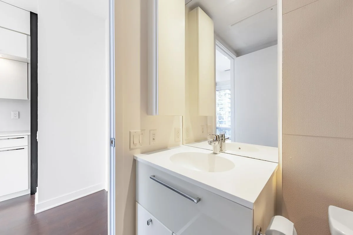 15 Grenville Street 2904, Toronto C01, ON M4Y 1A1