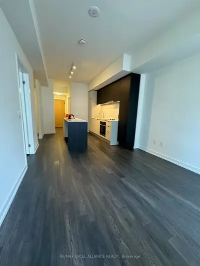 89 Church Street 306, Toronto C08, On M5c 2g3