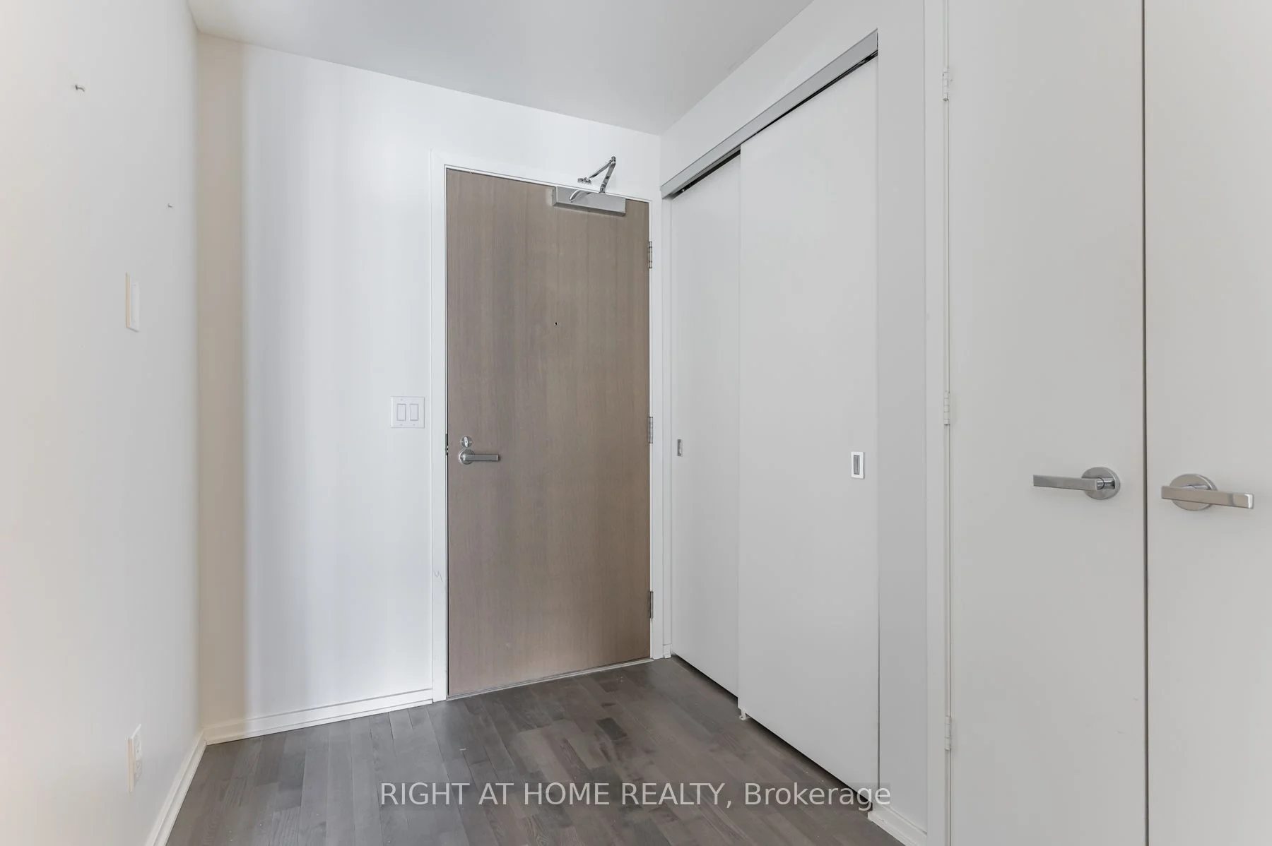 1 E Bloor Street E 525, Toronto C08, On M4w 0a8