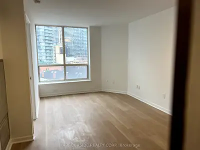 44 St Joseph Street 705, Toronto C01, On M4y 2w4