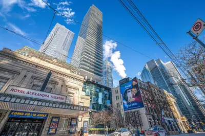 224 King Street W 1702, Toronto C01, On M5v 1h8