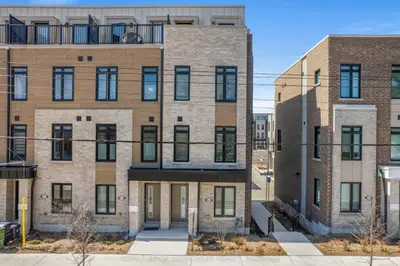 Att/Row/Townhouse in Toronto