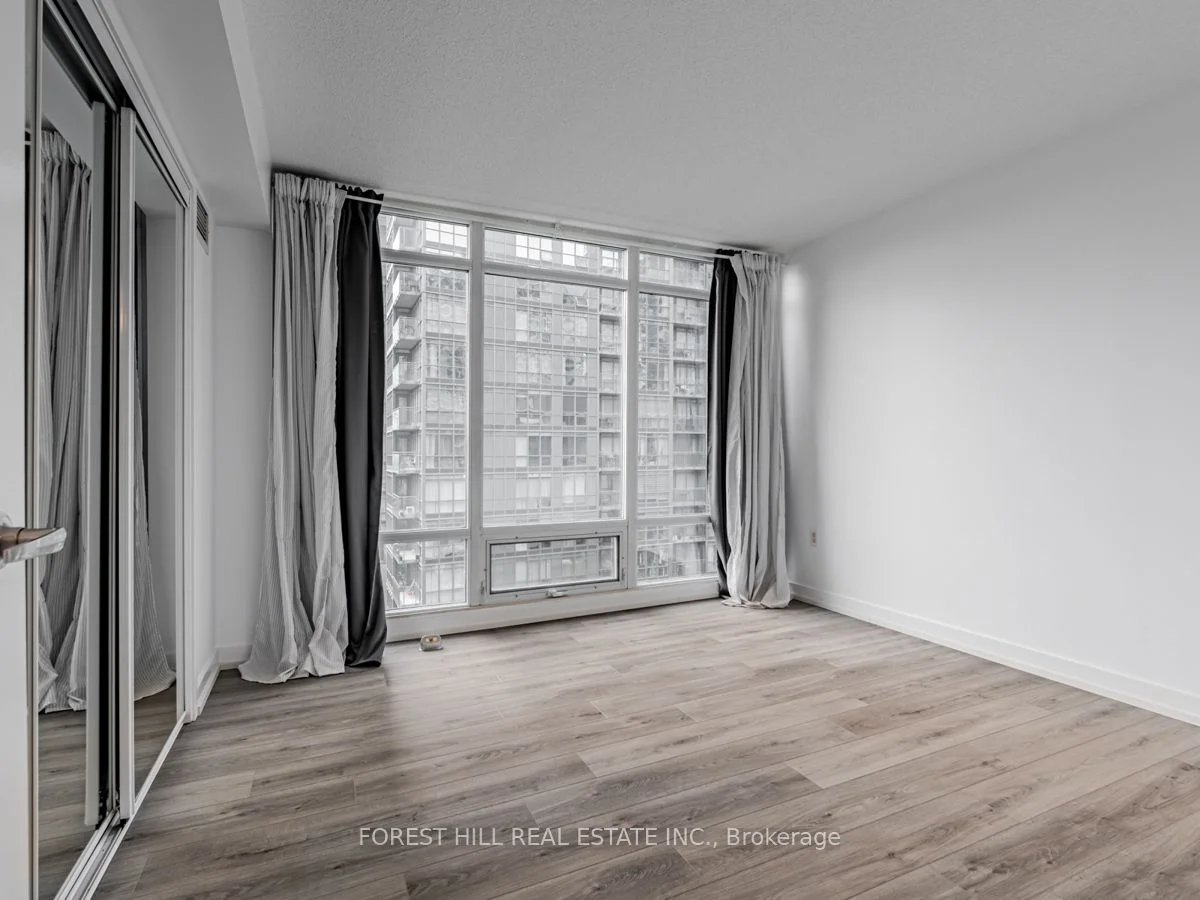 15 BRUNEL Court 819, Toronto C01, ON M5V 3Y6