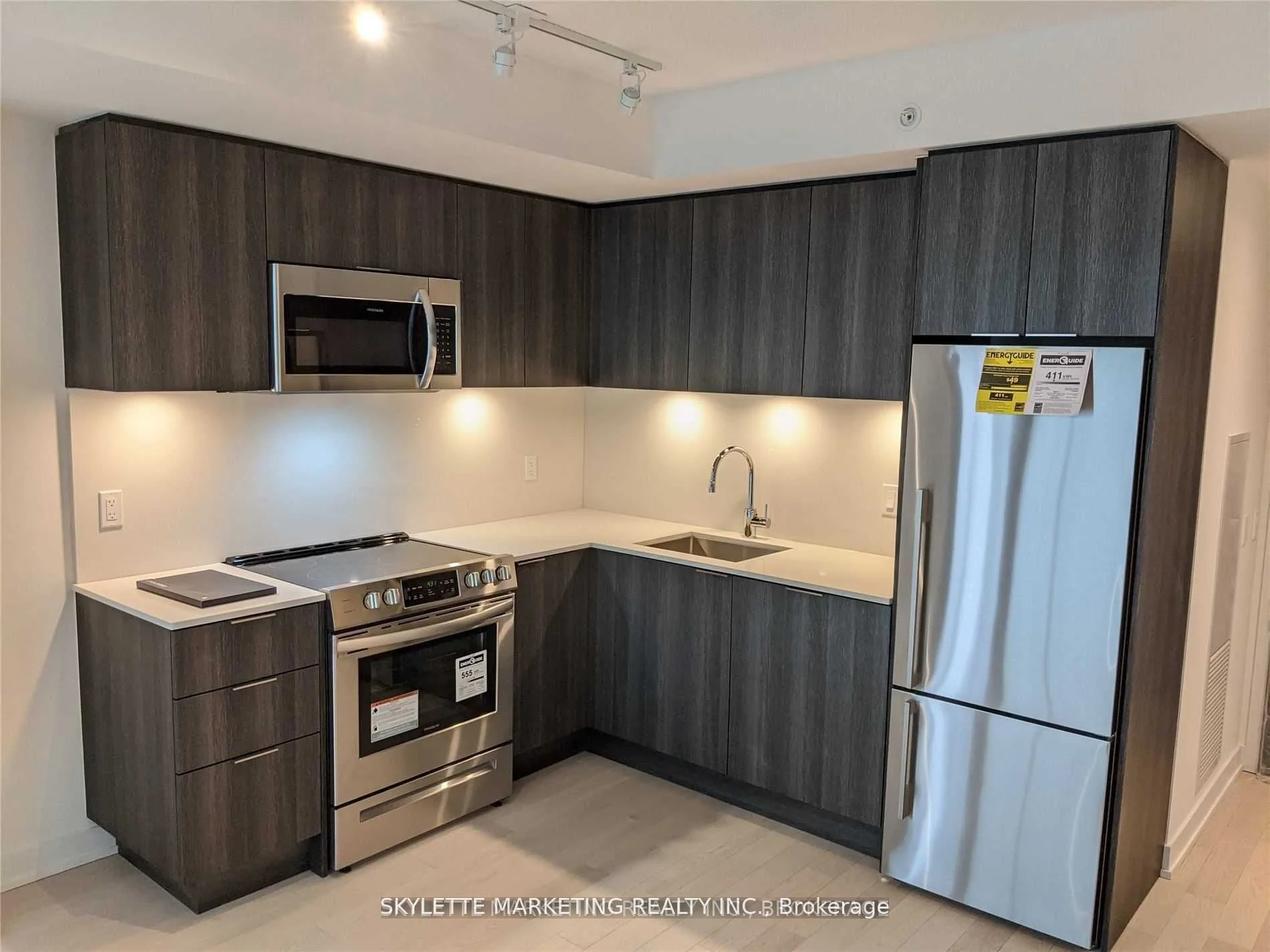 25 Richmond Street E 1011, Toronto C08, On M5c 0a6
