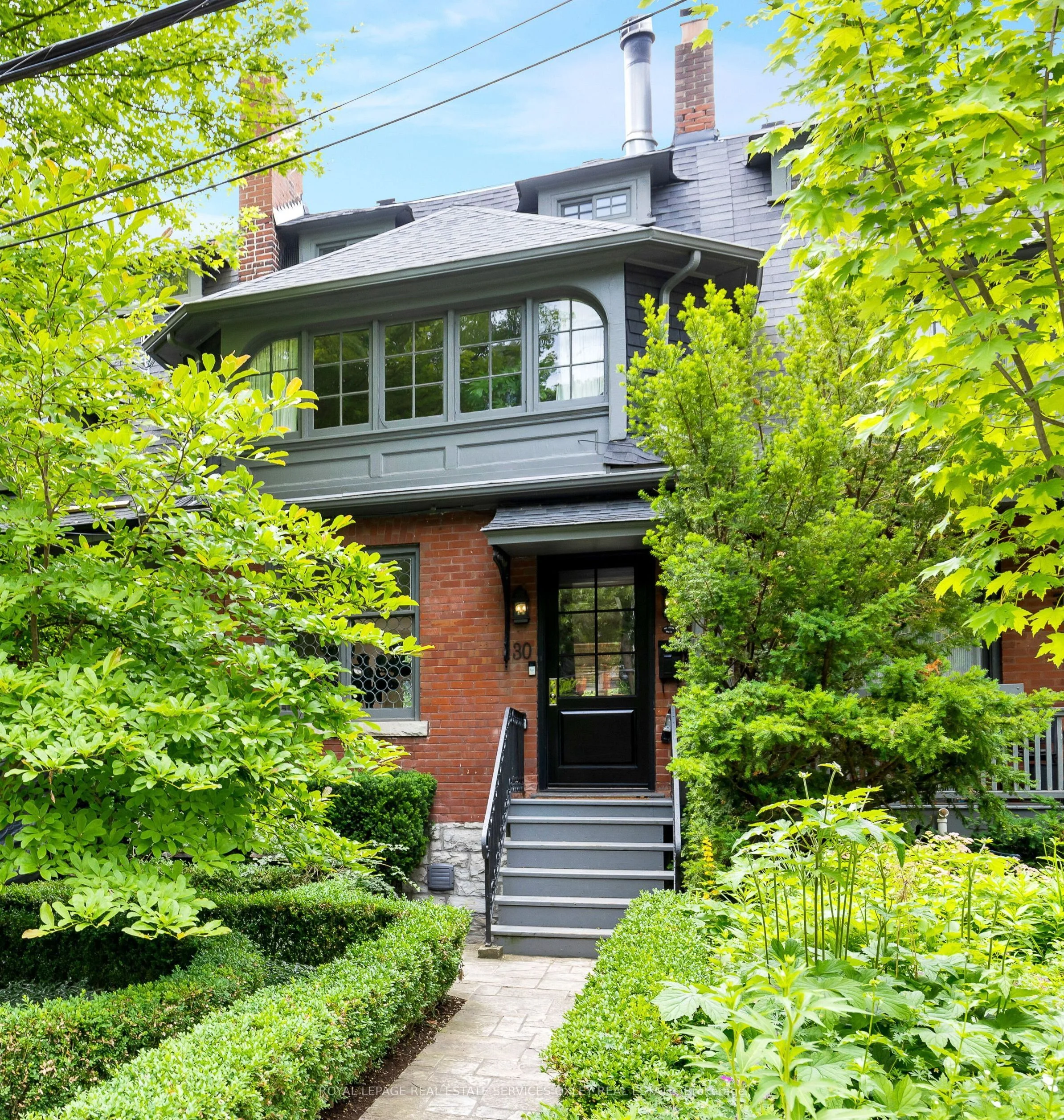 Att/Row/Townhouse in Toronto