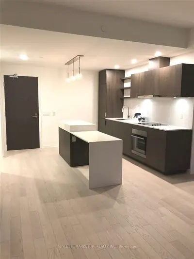 12 Bonnycastle Street 523, Toronto C08, On M5a 0c8