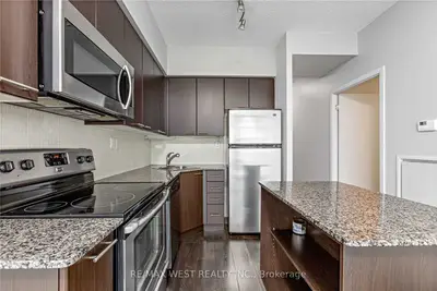 15 Bruyeres Mews 1401, Toronto C01, On M5v 0a7