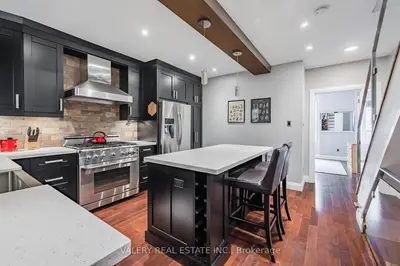 117 Mcgill Street, Toronto C08, On M5b 1h5