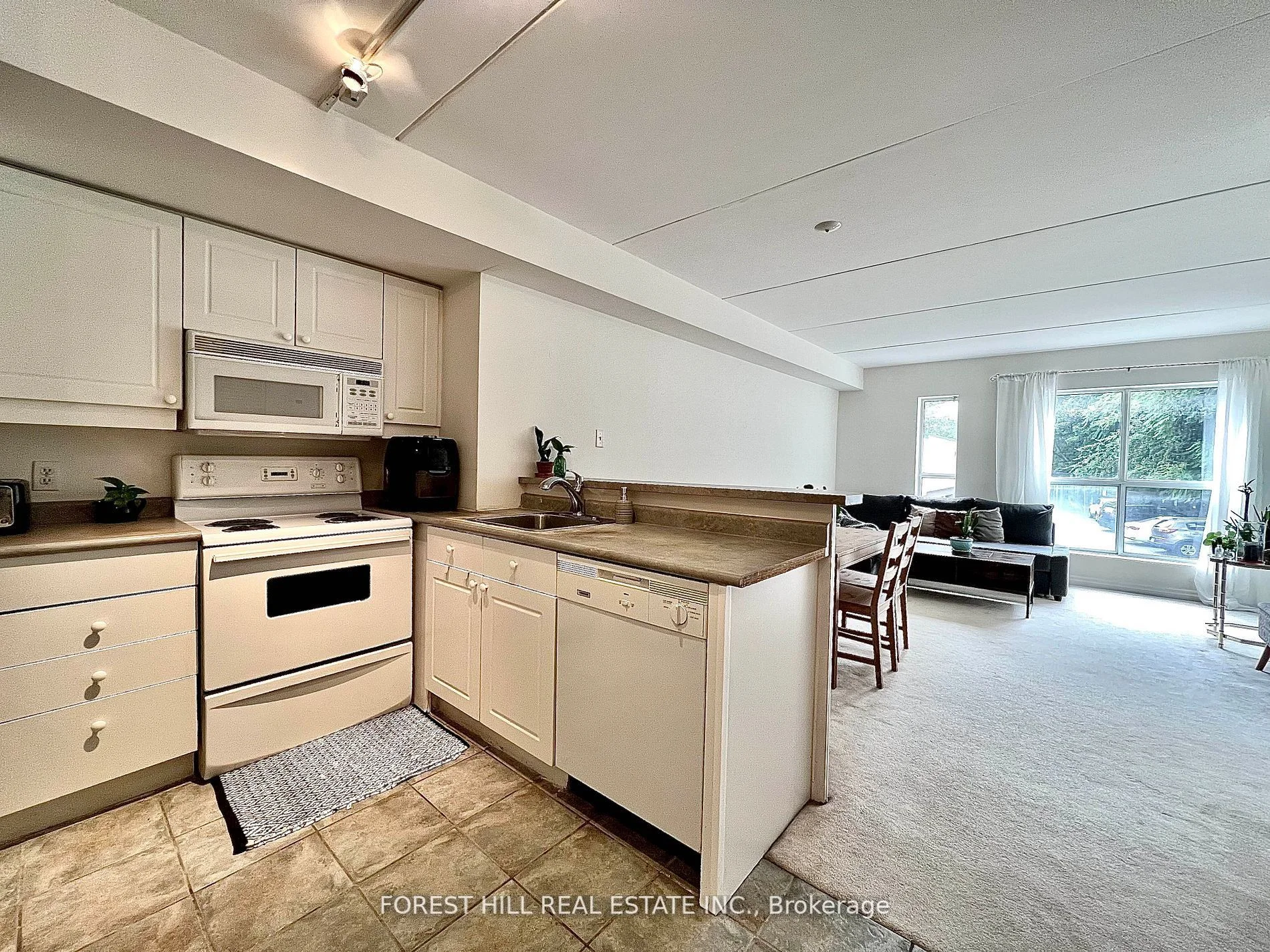 1174 Yonge Street 202, Toronto C02, ON M4W 2L9