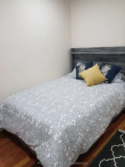 1118 College Street 302, Toronto C01, On M6h 1b6