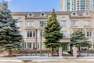 Condo Townhouse in Toronto