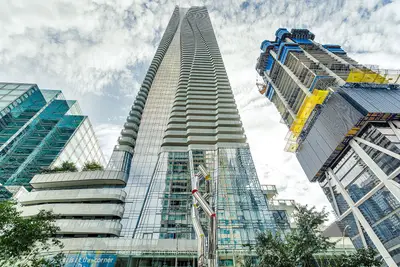 1 Bloor Street E 5807, Toronto C08, On M4w 1a9