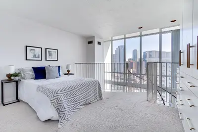 25 Maitland Street 1702, Toronto C08, On M4y 2w1