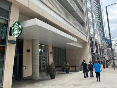 2221 Yonge Street 807, Toronto C10, On M4s 0b8