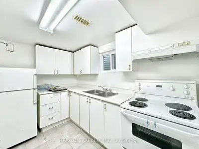 302 Goldenwood Road, Toronto C15, On M2m 4a9