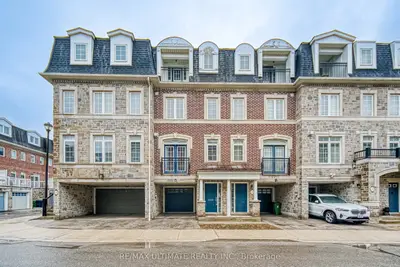 Att/Row/Townhouse in Toronto
