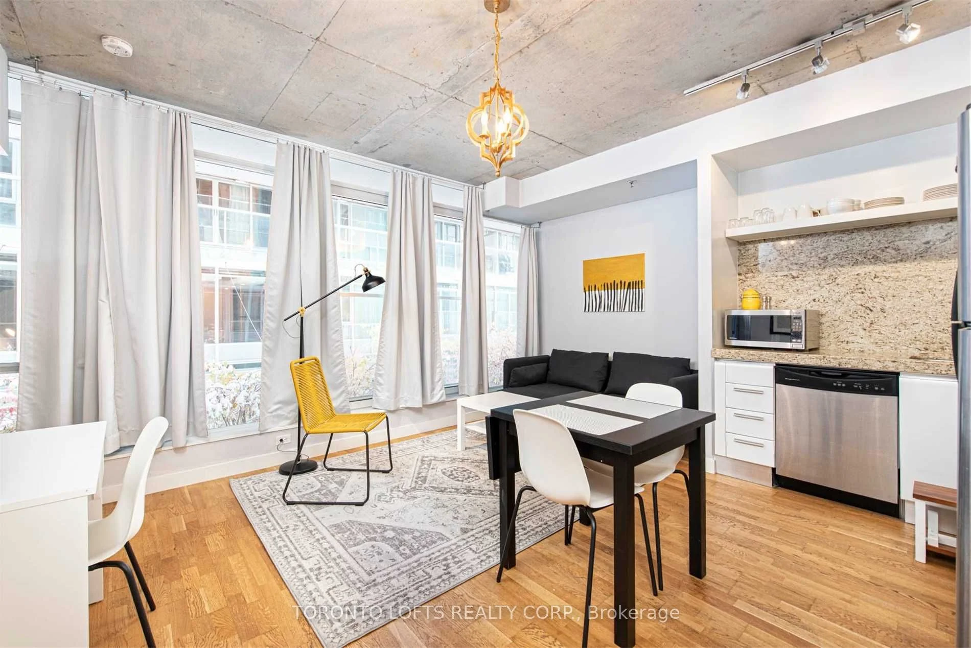 75 Portland Street 206, Toronto C01, On M5v 2m9