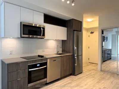 100 Dalhousie Street 1812, Toronto C08, On M5b 0c7