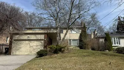 229 Old Yonge Street, Toronto C12, On M2p 1r5
