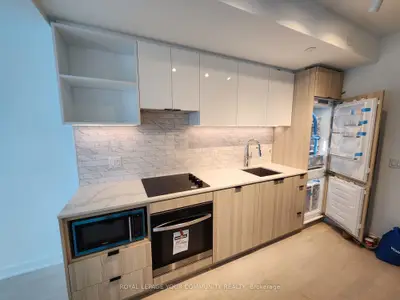 252 Church Street 3608, Toronto C08, On M5b 1z2