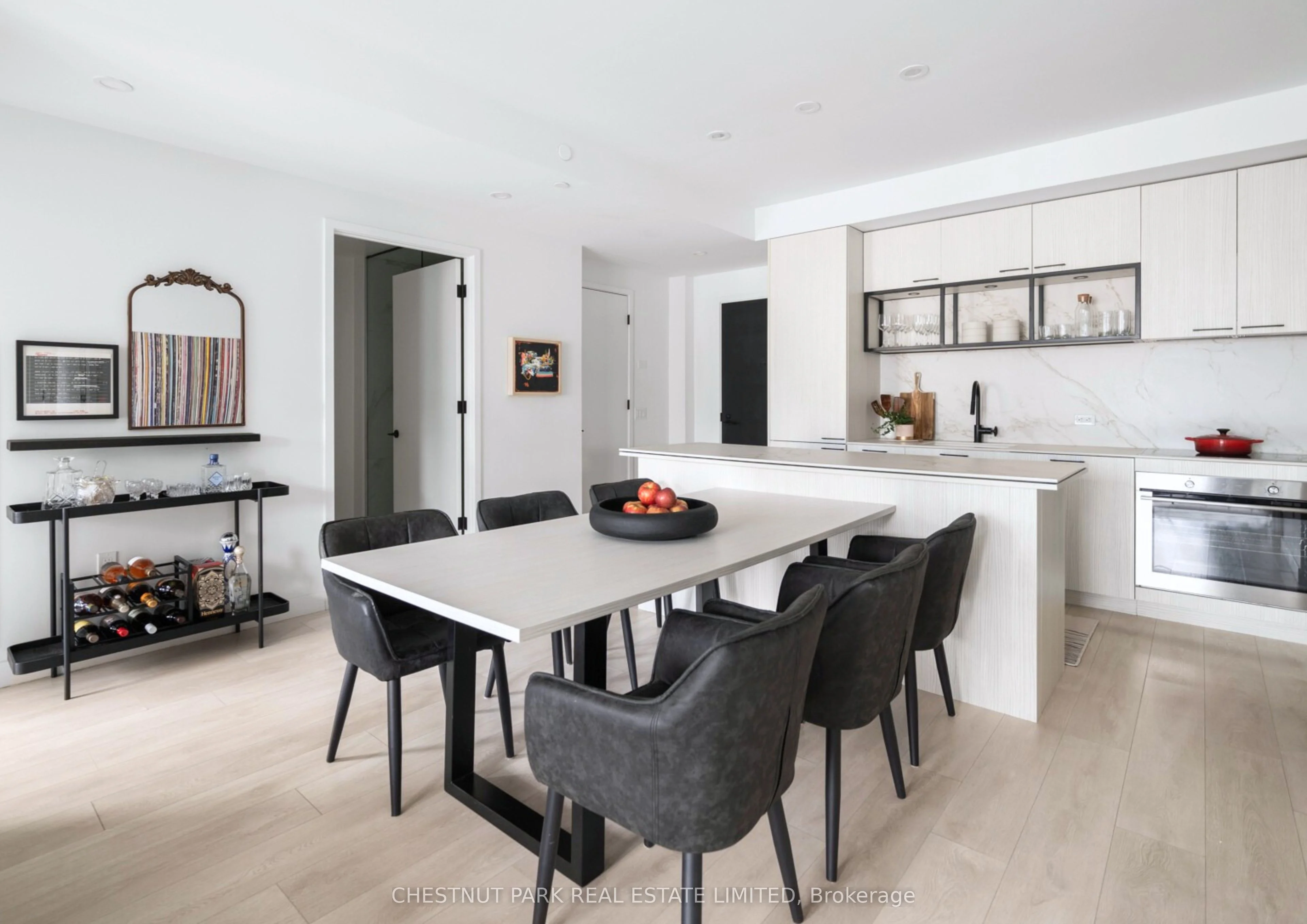 505 Richmond Street W 825, Toronto C01, On M5v 0p4