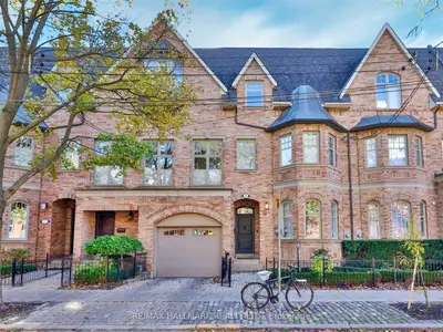 Att/Row/Townhouse in Toronto