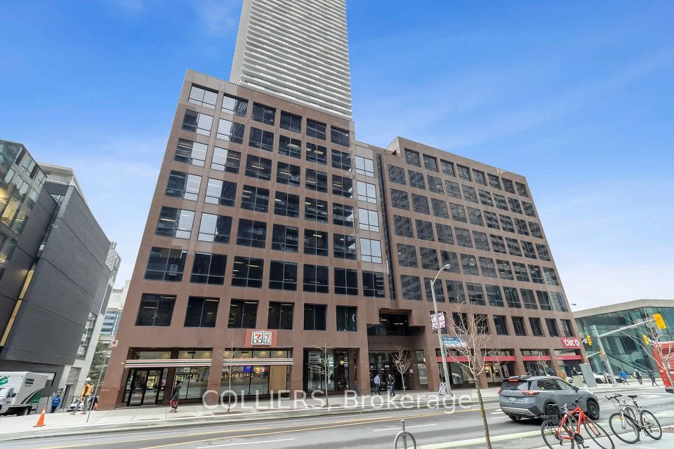 1 Eglinton Avenue E 500, Toronto C10, ON M4P 3A1