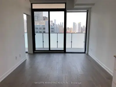 25 Richmond Street E 2215, Toronto C08, On M5c 0a6