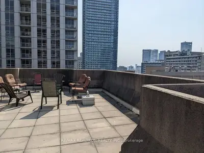 736 Bay Street 2109, Toronto C01, On M5g 2m4
