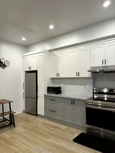 337 Mutual Street 302, Toronto C08, On M4y 1x6