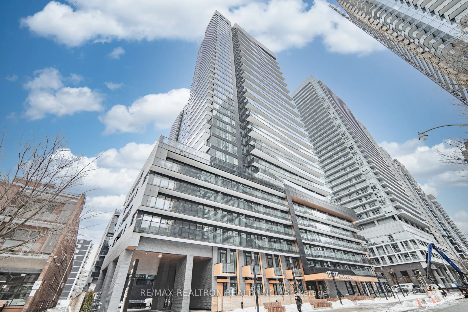 117 Broadway Avenue 2510, Toronto C10, On M4p 1v3