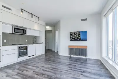 28 Avondale Avenue 702, Toronto C14, On M2n 0k2