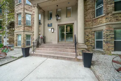 414 Jarvis Street E Ph6, Toronto C08, On M4y 3x2