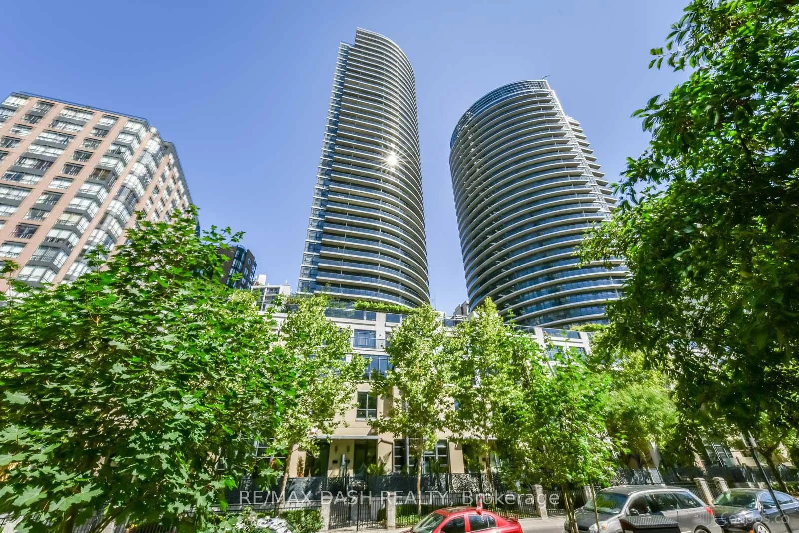 21 Carlton Street 1510, Toronto C08, On M5b 1l2
