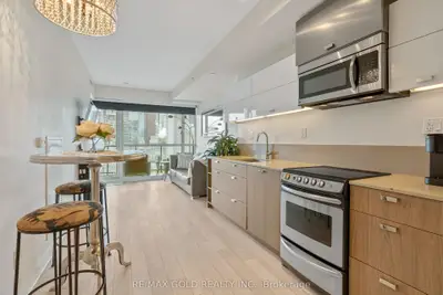 Condo Apartment in Toronto