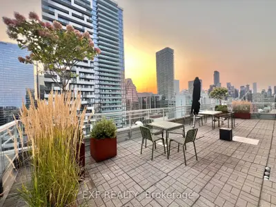 50 Lombard Street 1605, Toronto C08, On M5c 2x4